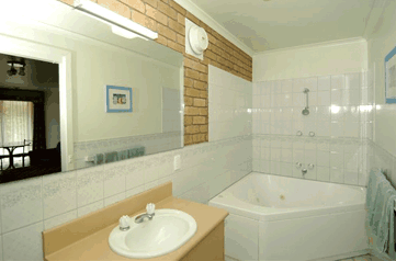 Surf City Motel - Redcliffe Tourism 2