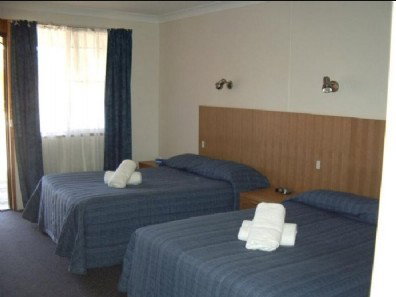 Adelong Motel - Redcliffe Tourism 1