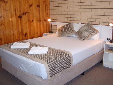 Binalong Motel - Redcliffe Tourism 1
