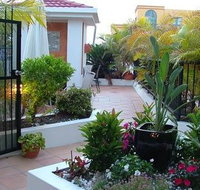 Shaz Maisons Beachside Holiday Apartments - Redcliffe Tourism