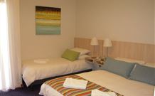 Tudor Inn Motel - Hamilton - Redcliffe Tourism 1