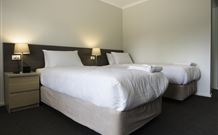 Wallarah Bay Motel - Redcliffe Tourism 0
