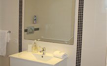 Aarons At Byron - - Redcliffe Tourism 6