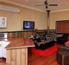 Top of the Range Retreat - Redcliffe Tourism