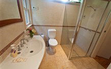 Bromyard Cottage - Redcliffe Tourism 5