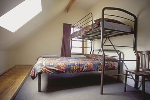 Blue Mountains - Hawkesbury Heights YHA - Redcliffe Tourism 2