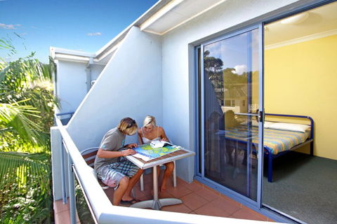 Sydney, Collaroy Beachouse YHA - Redcliffe Tourism 3