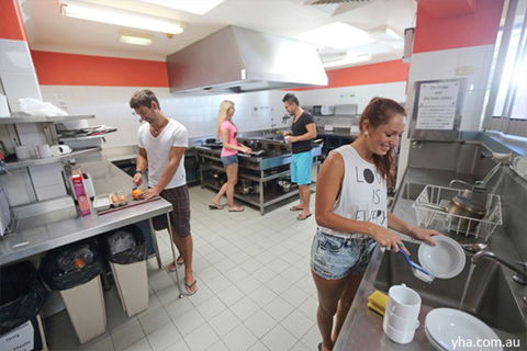 Sydney, Collaroy Beachouse YHA - Redcliffe Tourism 6