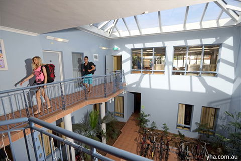 Sydney, Collaroy Beachouse YHA - Redcliffe Tourism 5