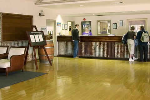 Ayers Rock - Outback Pioneer Lodge - Redcliffe Tourism 3
