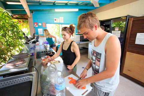 Mission Beach Retreat YHA - Redcliffe Tourism 3