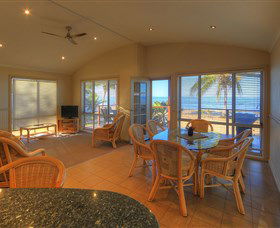 Rollingstone Beach Front Resort - Redcliffe Tourism 3