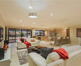 Serenity Shores At Vogue Holiday Homes - Redcliffe Tourism 2