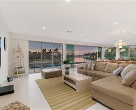 Sanctuary On Water Elite Holiday Home - Redcliffe Tourism 1