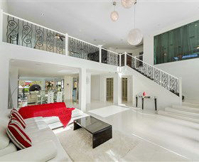 Riviera Waters At Vogue Holiday Homes - Redcliffe Tourism 1