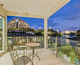 Riviera Waters At Vogue Holiday Homes - Redcliffe Tourism 2