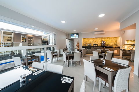 Athena Motel Apartments - Redcliffe Tourism 2