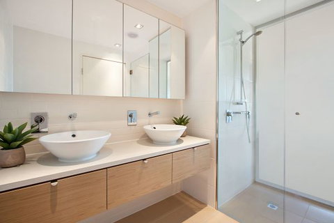 Akuna Waterfront - Redcliffe Tourism 10