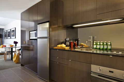 East Hotel + Apartments - Redcliffe Tourism 2