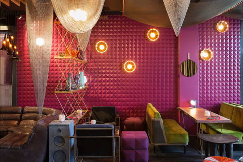 East Hotel + Apartments - Redcliffe Tourism 6