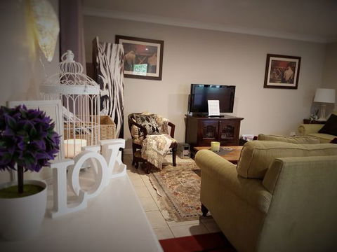 Huntington Cottage - Redcliffe Tourism 2