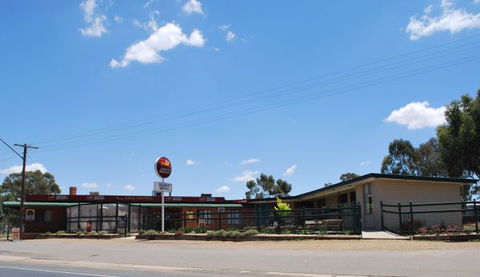 Illabo Hotel - Redcliffe Tourism 1
