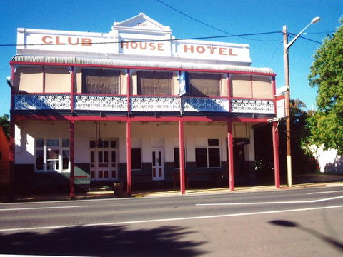 Club House Hotel - Redcliffe Tourism 0