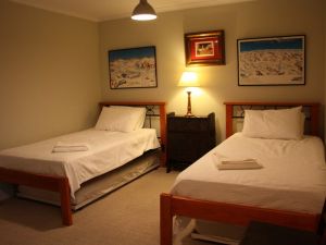 Eelah - Redcliffe Tourism 0