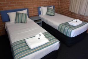 The Oaks Hotel Motel  - Redcliffe Tourism 0