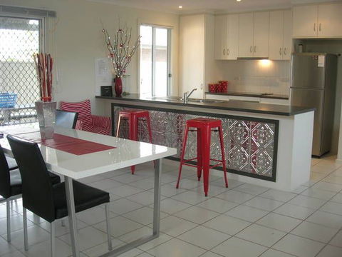 Annies Beach House - Redcliffe Tourism 6