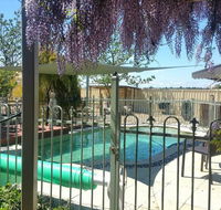 Must Love Dogs BB and Self-Contained Cottage - Redcliffe Tourism