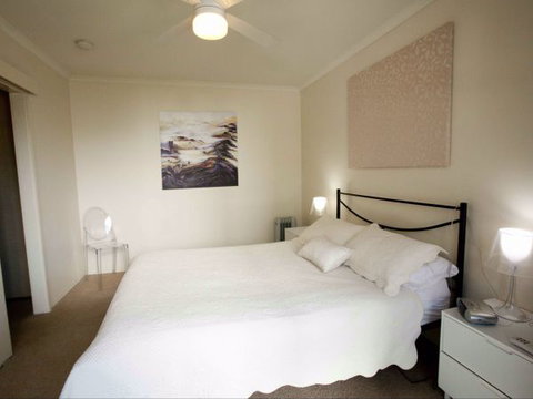 Ovens CBD Apartment 3 - Redcliffe Tourism 1
