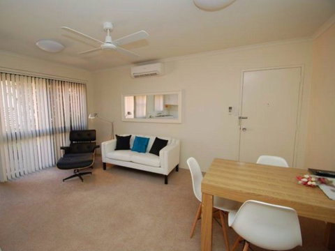 Ovens CBD Apartment 3 - Redcliffe Tourism 2