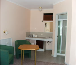 Lazy River Motor Inn - Redcliffe Tourism 1