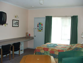 Lazy River Motor Inn - Redcliffe Tourism 2