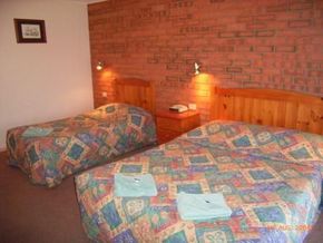 Tea House Motor Inn - Redcliffe Tourism 1