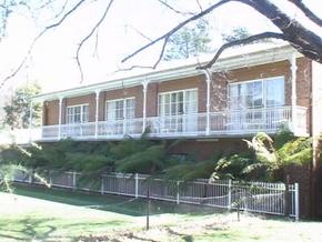 Barrasss John Bright Motor Inn - Redcliffe Tourism 1