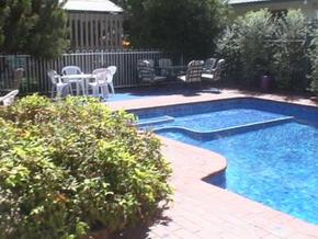 Barrasss John Bright Motor Inn - Redcliffe Tourism 2