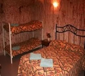 Radeka Downunder Underground Motel And Backpackers Inn - Redcliffe Tourism 3