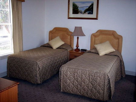 Ross Motel - Redcliffe Tourism 0