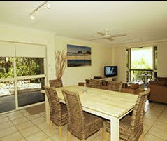 Adrift At Byron Bay - Redcliffe Tourism 0