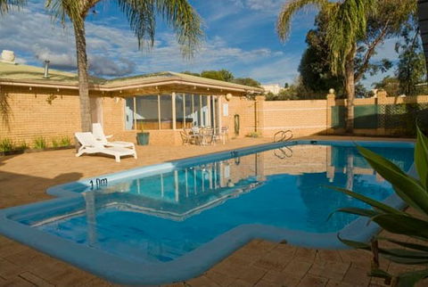 Albion Hotel - Redcliffe Tourism 0