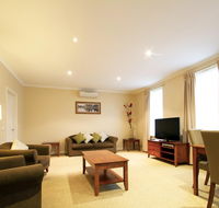 Lake Inn Ballarat - Redcliffe Tourism