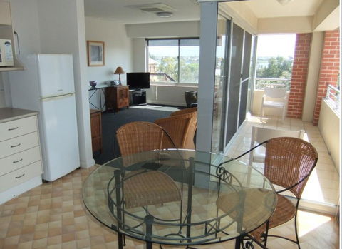 Newcastle Serviced Apartments - Redcliffe Tourism 2