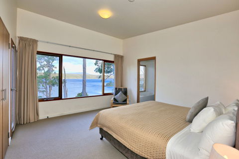 Stewarts Bay Lodge - Redcliffe Tourism 2