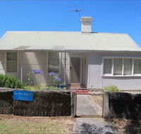 Holly's Holiday Home - Redcliffe Tourism