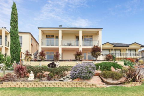 Il Grande Castello - Redcliffe Tourism 0