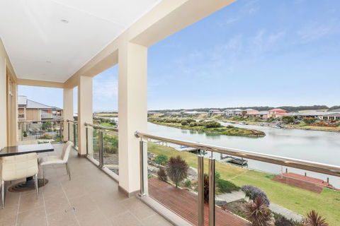 Il Grande Castello - Redcliffe Tourism 1