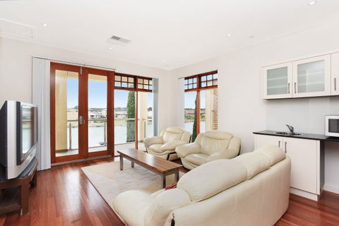 Il Grande Castello - Redcliffe Tourism 5