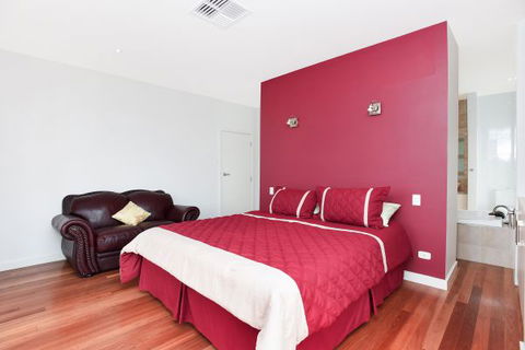 Il Grande Castello - Redcliffe Tourism 6